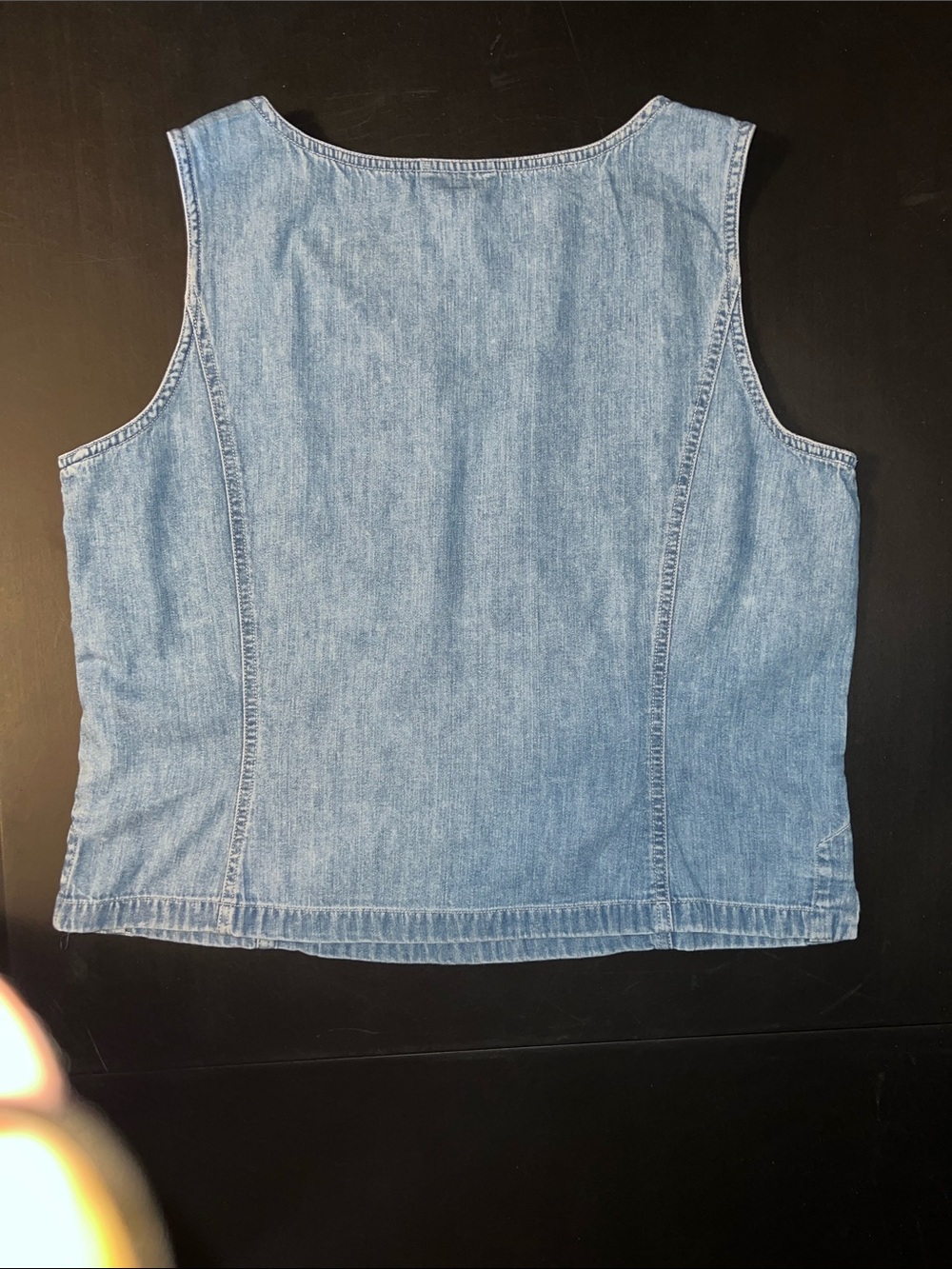 Ann Taylor Light Blue Denim V-Neck Sleeveless Shell with Side Buttons - Picture 4 of 4